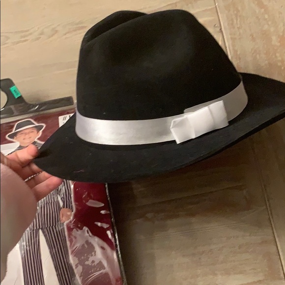 GANGSTER COSTUME + HAT - Picture 3 of 3